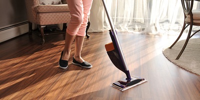 use wet mop for house dust